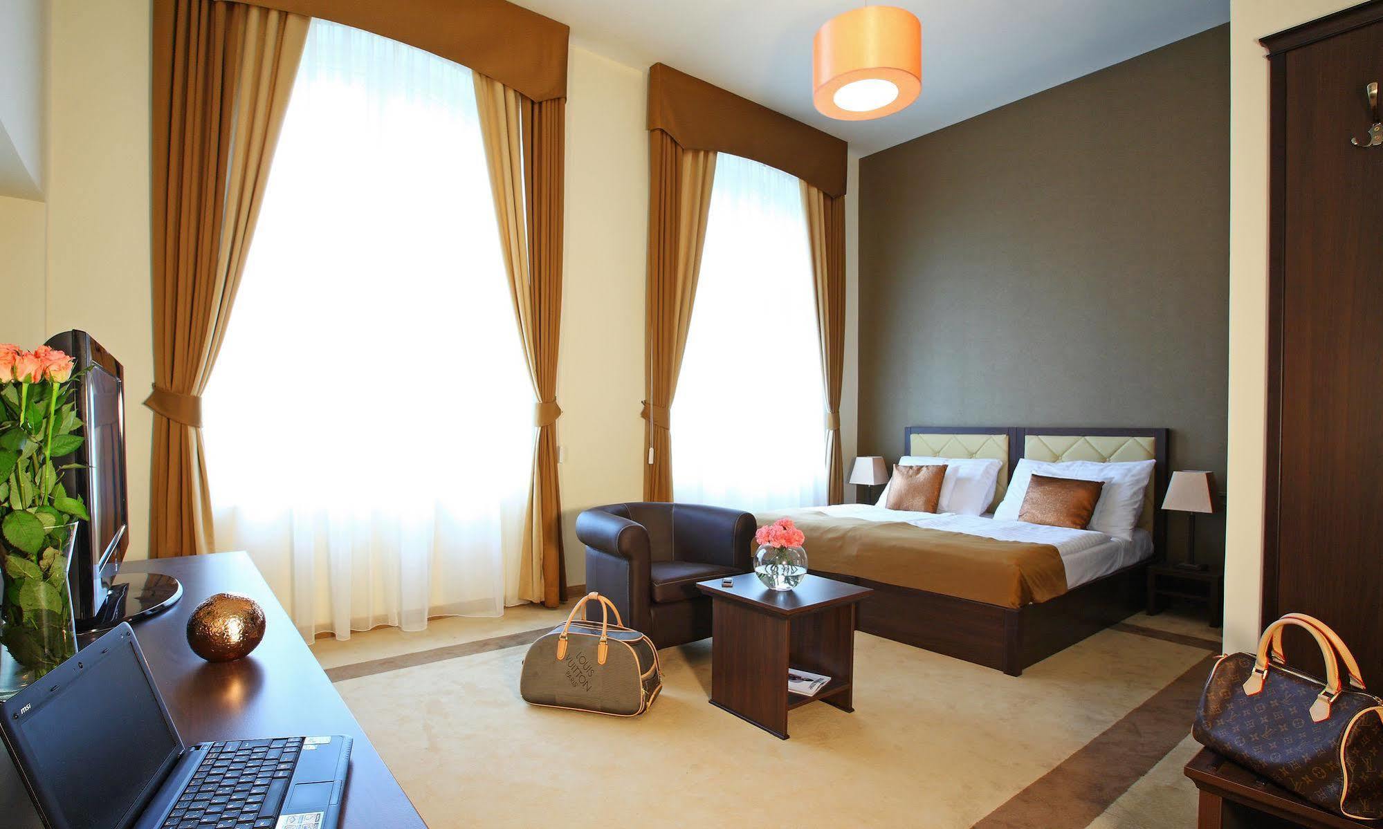 Ipoly Hotel Boutique Rooms & Suites Balatonfured Ngoại thất bức ảnh