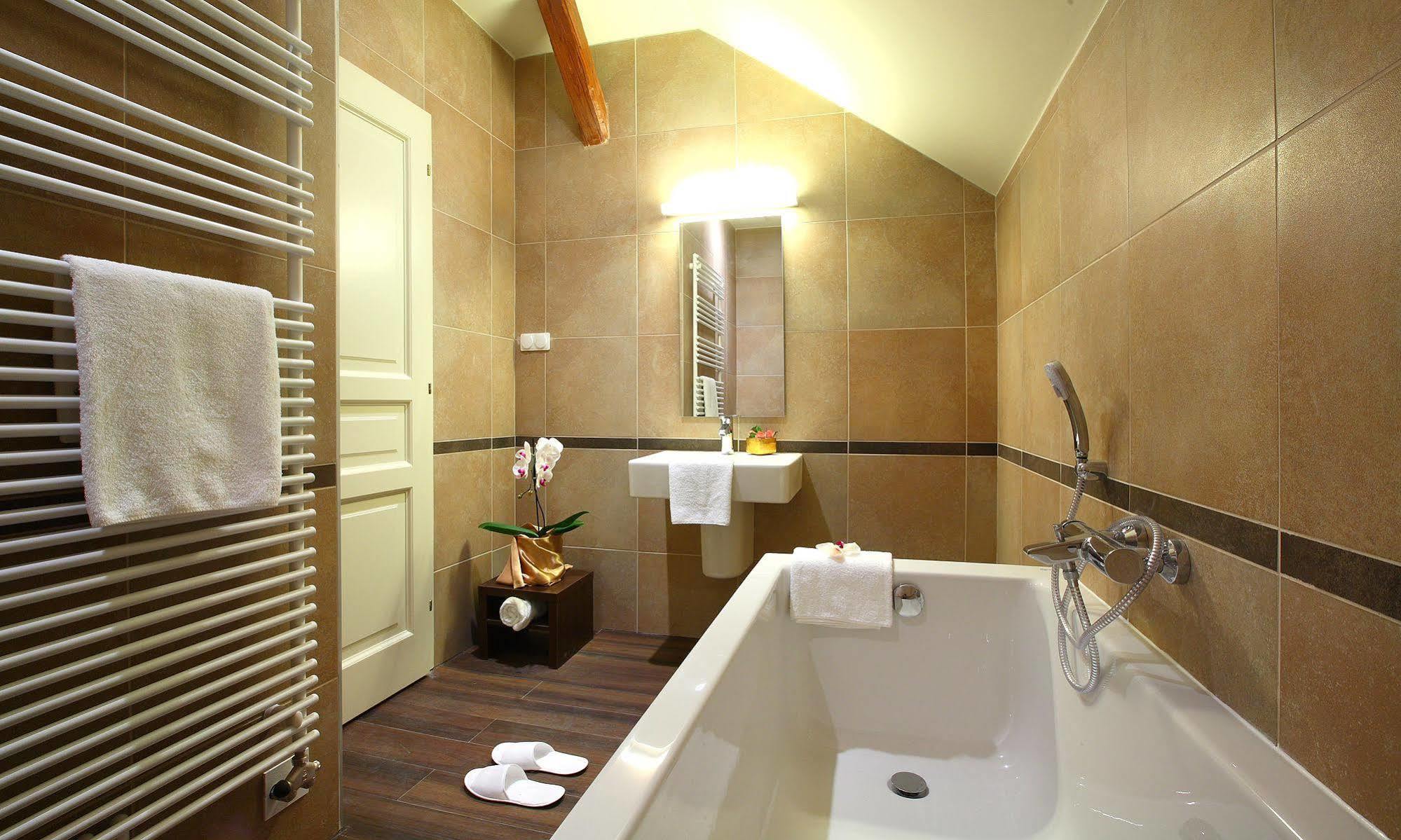 Ipoly Hotel Boutique Rooms & Suites Balatonfured Ngoại thất bức ảnh