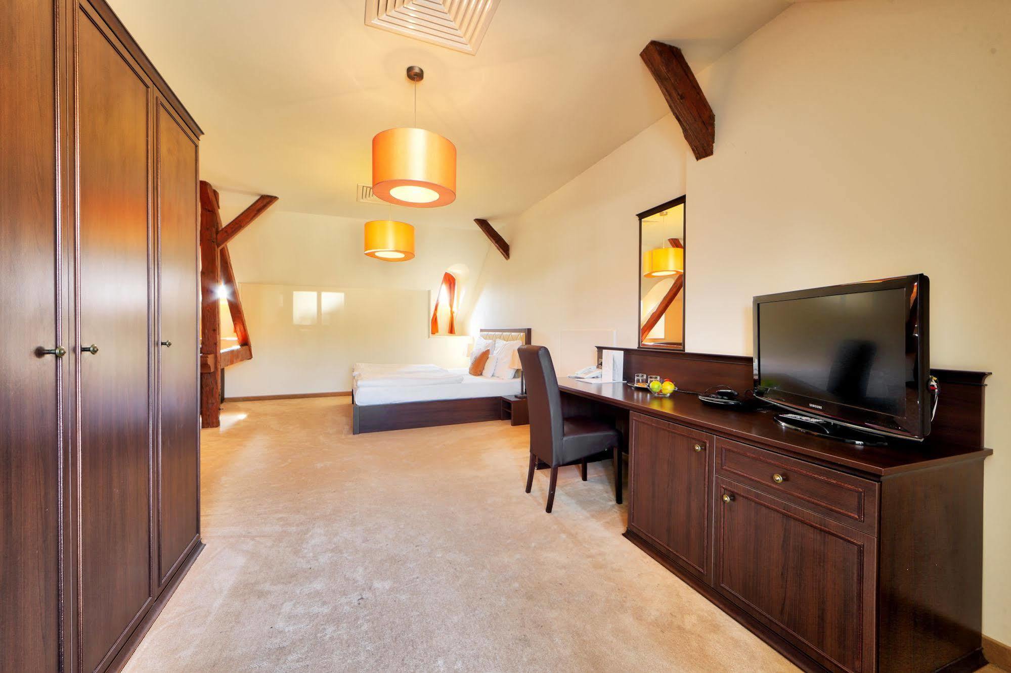 Ipoly Hotel Boutique Rooms & Suites Balatonfured Ngoại thất bức ảnh